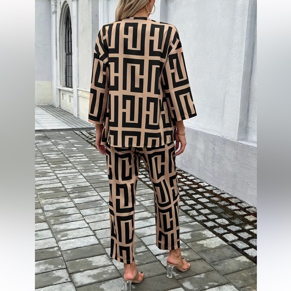 Designer Style Set Geometric Patterned Blouse & Wide Leg Pants NWT Sz Large - Picture 3 of 13